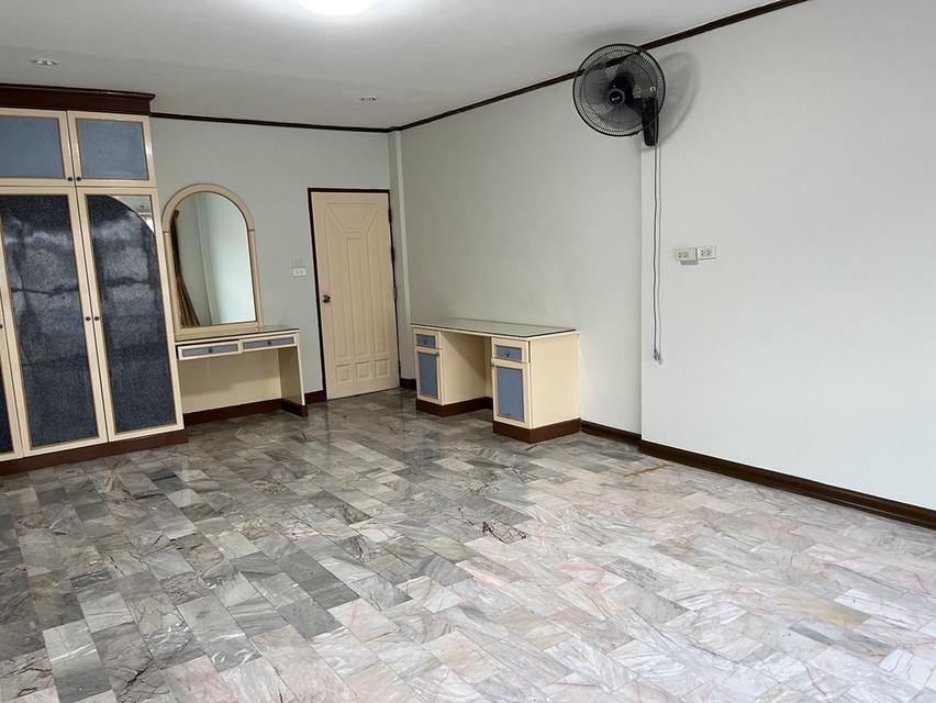 ขายทาวน์เฮ้าส์ 3 ชั้น 2 หลังทะลุกันหมู่บ้านสินทวีสวนธน 1 16