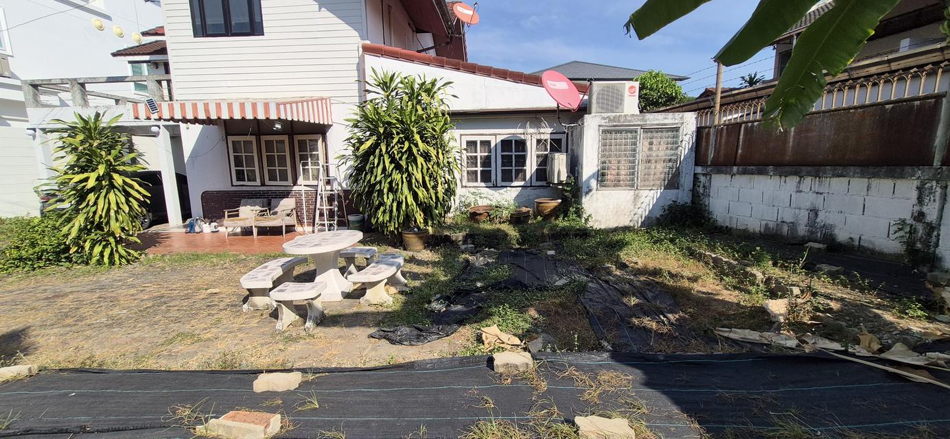 ขายบ้านเดี่ยว 2 ชั้น พื้นที่ 96 ตารางวา เขตพื้นที่เจริญ ใกล้ห้างสรรพสินค้าโรงเรียน โรงพยาบาล เดินทางเข้าออกสะดวกบ้านอยู่หลังสุดท้ายสุดซอย พื้นที่รอบบ้ 4