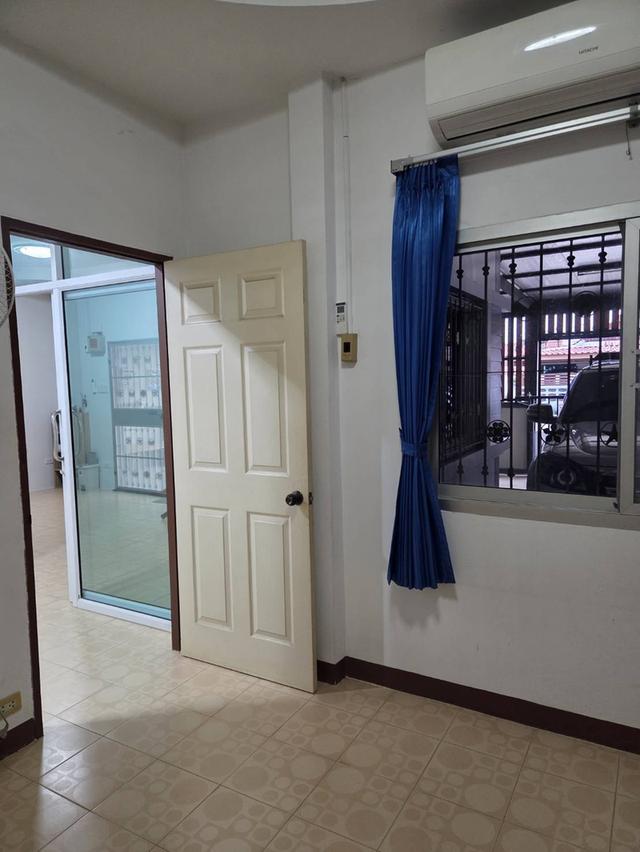 บ้านเดียวสามห้องนอนสองห้องน้ำ 11