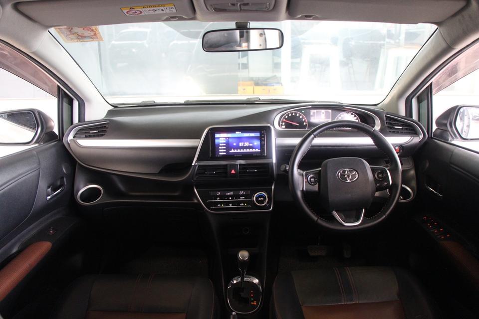 TOYOTA SIENTA 12