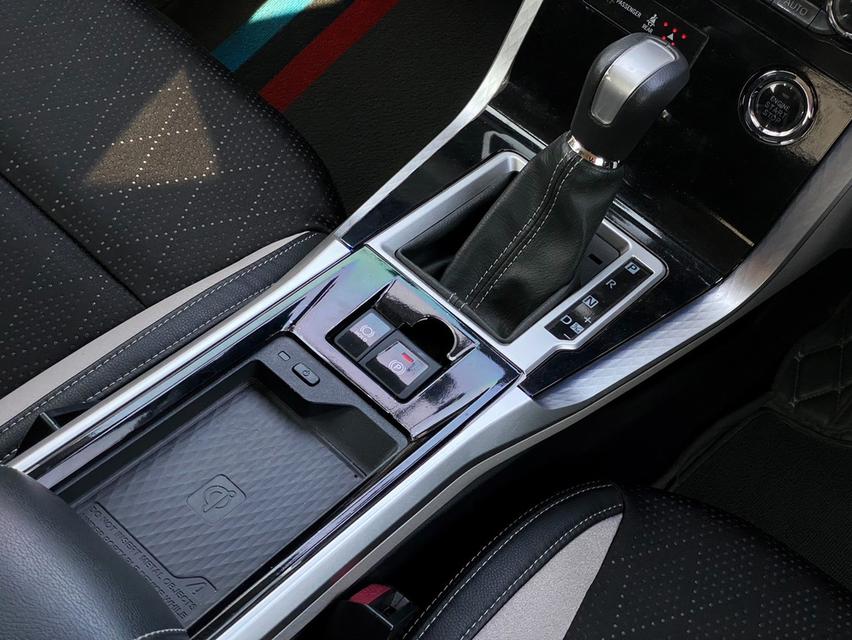 Toyota Veloz 1.5 Premium CVT รูปที่ 8