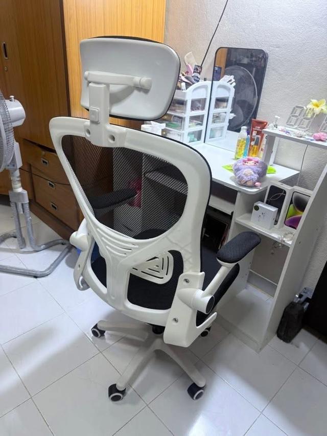 โต๊ะคอม ,เก้าอี้ล้อเลื่อน