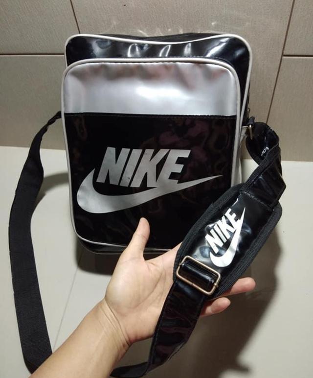 กระเป๋าสะพายข้าง Nike 3