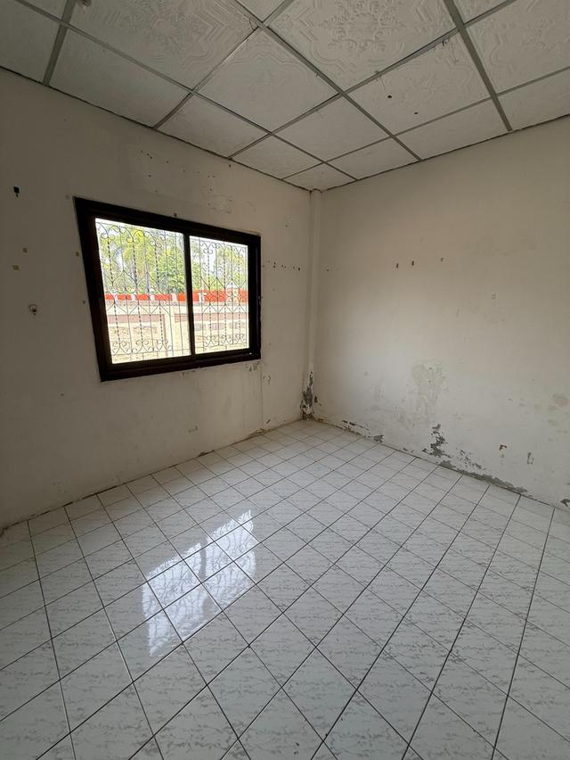 U1436 ให้เช่าบ้านเดี่ยวชั้นเดียว ที่จังหวัดร้อยเอ็ด ใกล้ รพ.ร้อยเอ็ดธนบุรี บ้านอยู่ถนนปัทมานนท์ซอย 8/1 บ้านหลังใหญ่ จอดรถได้ 3 คันในบ้าน 4