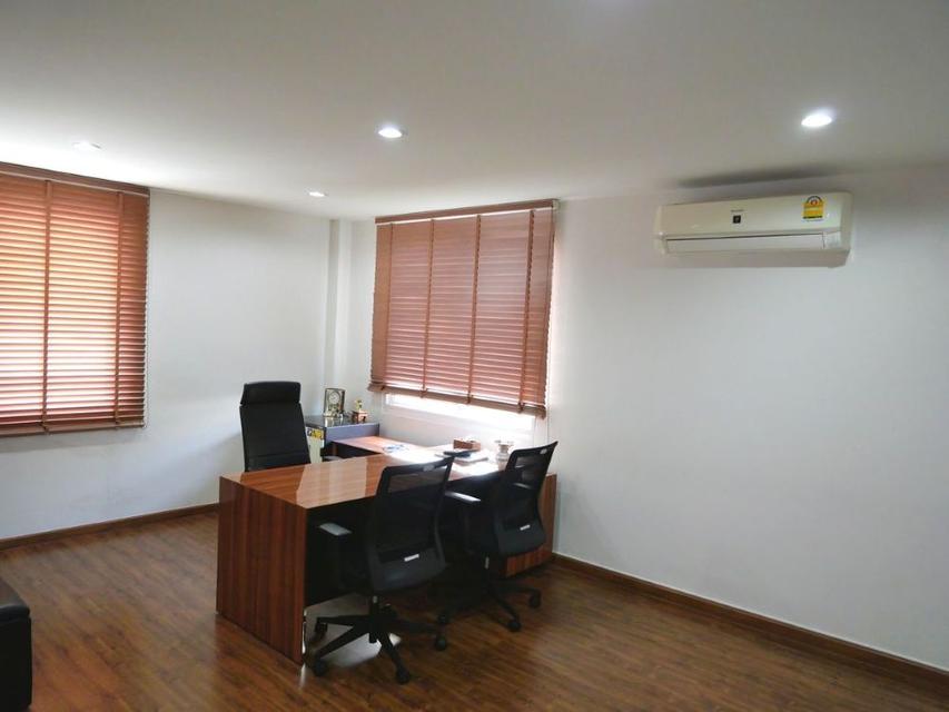 ขายโฮมออฟฟิศ 4 ชั้น 54 ตร.วา พร้อมเข้าอยู่ ทำเลดี ใกล้รถไฟฟ้าสายสีชมพู รามอินทรา 40 17