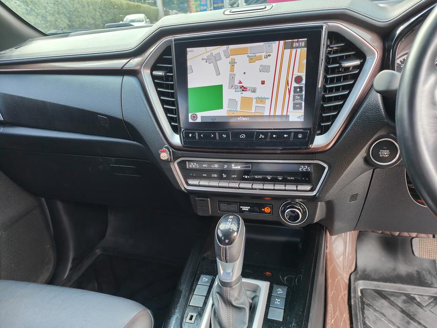 Isuzu D-Max 3.0 V-cross M D-Cab AT 9