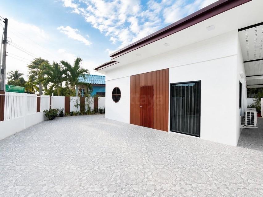 For Sale — Detached House in Huai Yai, PattayaDetached house for sale in Huai Yai, located opposite Bueng Thep Butr School. Convenient access 1