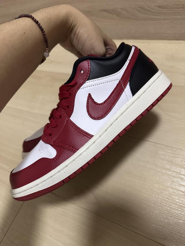 Jordan 1 Low Reverse Black Toe (Women's) 4