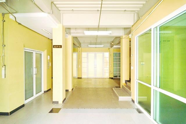 ตลาดไอยรา 600ม. โชว์รูม อาคารให้เช่า มีลิฟต์ ชั้น1-3 ใกล้แม็คโคร คลองหลวง 400ม. 3 นอน 5 น้ำ ใกล้แม็คโคร อาคาร 4 ชั้น ตลา 8