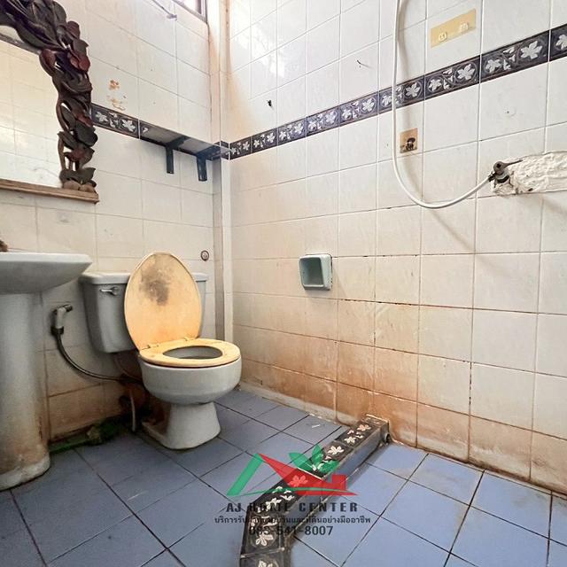 ขายตามสภาพถูกที่สุด3.99ล้าน ทาวน์เฮ้าส์3ชั้น 17ตรว. ซ.วิภาวดีรังสิต10 เหมาะซื้อไปปรับปรุง 6