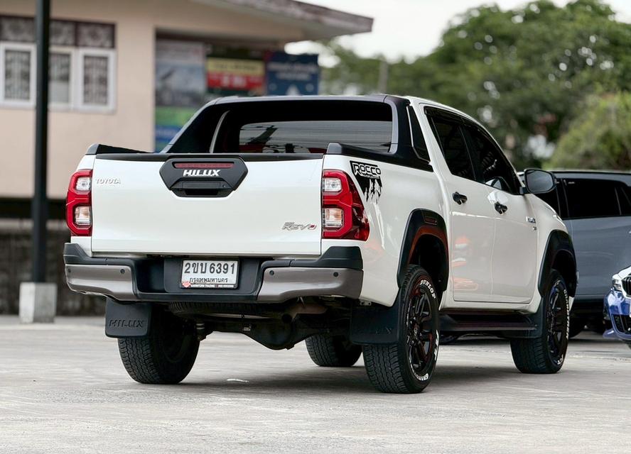 ปี 2021 TOYOTA HILUX REVO, 2.8 4WD DOUBLECAB โฉม ROCCO DOUBLE CAB (จดทะเบียน 22) สีขาว 2