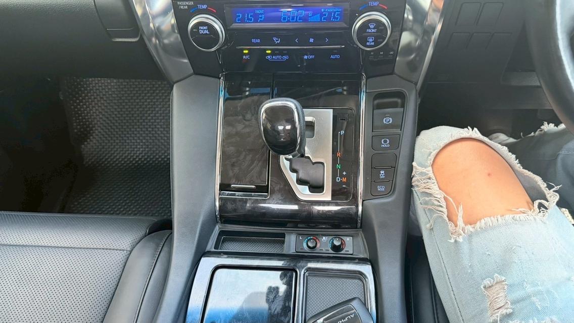รหัสรถ KPV7793 2023 TOYOTA ALPHARD 2.5 SC PACKAGE รูปที่ 6