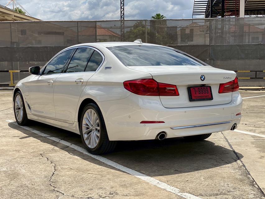 รหัสรถ PBG9999 BMW530e Luxury 2018 สีขาว