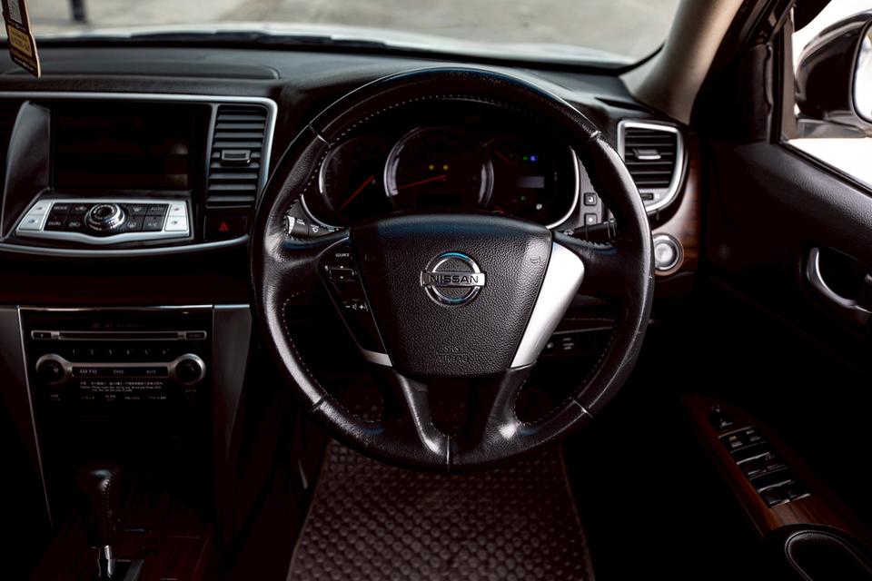 Nissan Teana 200XL สีขาว ปี 2011 ภายในดำ  16