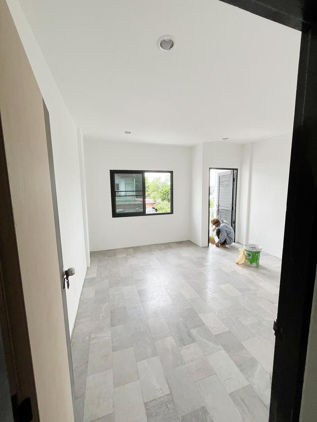 บ้านทาวเฮ้าส์ หมู่บ้านสินทวีสวนธน3 4