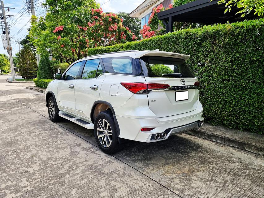 Toyota Fortuner 2.8 V (ปี 2015) SUV AT 2