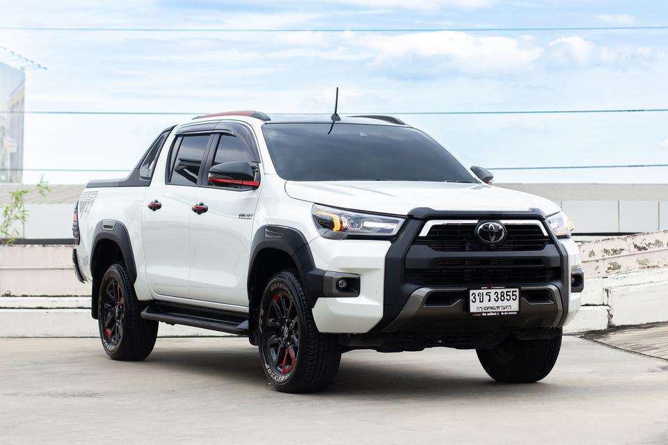 TOYOTA HILUX REVO ROCCO Double Cab 2.4 Prerunner 6A/T ปี 2022 รถใช้น้อย สภาพใหม่ป้ายแดง