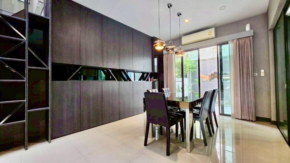 ขาย ทาวน์โฮมหรู เลียบด่วนรามอินทรา Landmark Ekkkamai Ramintra 3 นอน 2 จอด มี skyhall penthouse โปร่งโล่งทะลุ 3 ชั้น เหมาะ ทำ home office 14