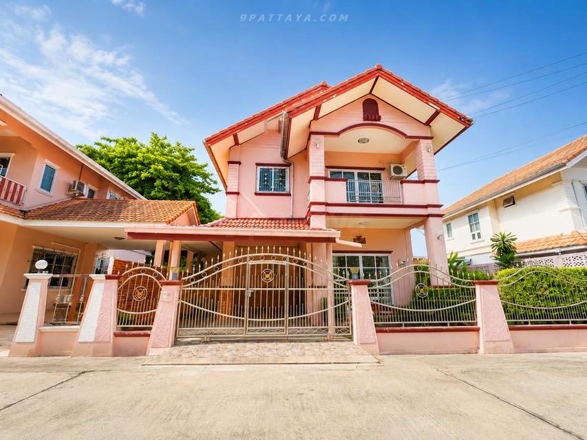 For Rent — 2-Storey Detached House with Garden at Sirisa 9, South PattayaSpacious 3 bedrooms 3 bathroom 2