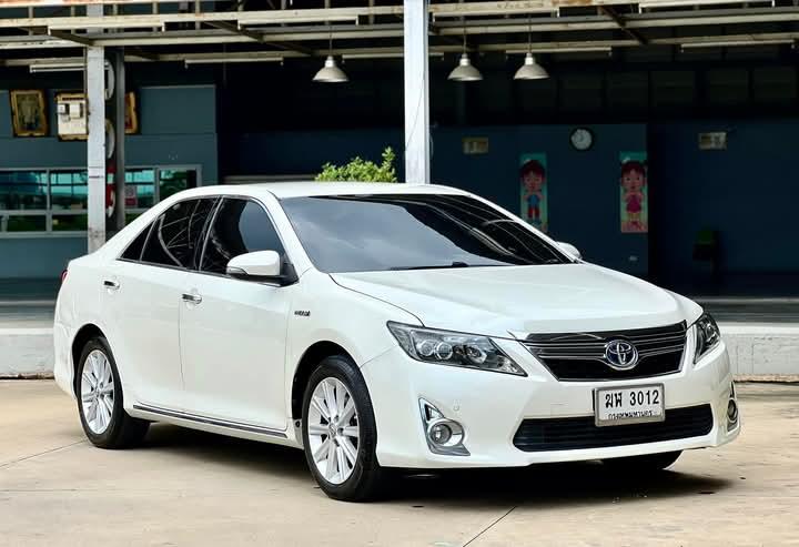 Toyota Camry สีขาว 1