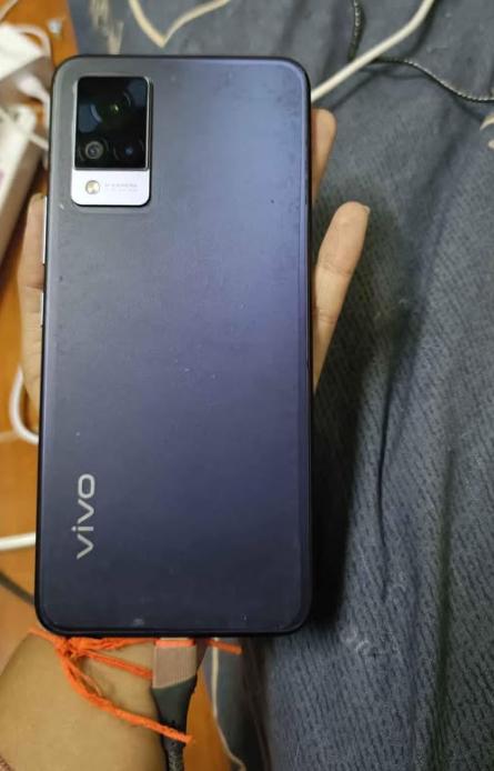 มือถือ Vivo V21 สีดำ