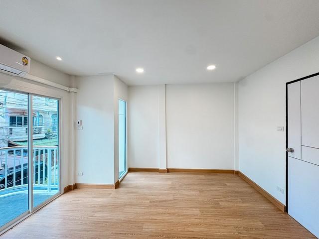 PP471 ขาย ทาวน์โฮม  Baan 84 Mansion หมู่บ้าน 84 แมนชั่น ประดิษฐ์มนูธรรมซอย 3 ทำเลดี ใกล้ทางด่วน MRT ลาดพร้าว71 รีโนเวทใหม่พร้อมอยู่ ใกล้ ถนนเลียบด่วนร 11