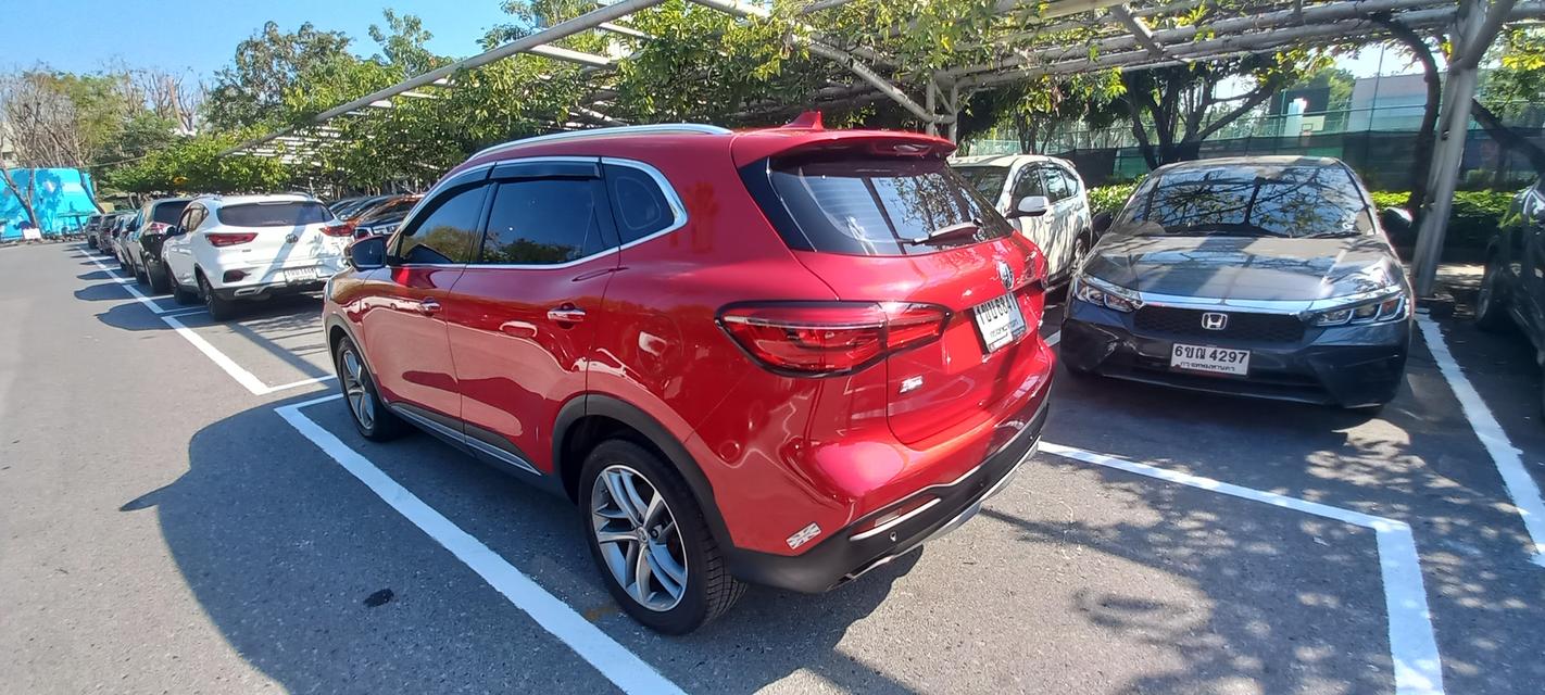 🔥 ขายด่วน! MG HS 1.5 X SUV ตัวท็อปสุด สีแดง 🔥 ✨ หลังคา Sunroof | รถบ้านมือเดียว | สภาพสวยมาก ✨ 📌 จดทะเบียน: ม.ค. 2021 📌 เครื่องยนต์: เบนซิน 1.5 Tu