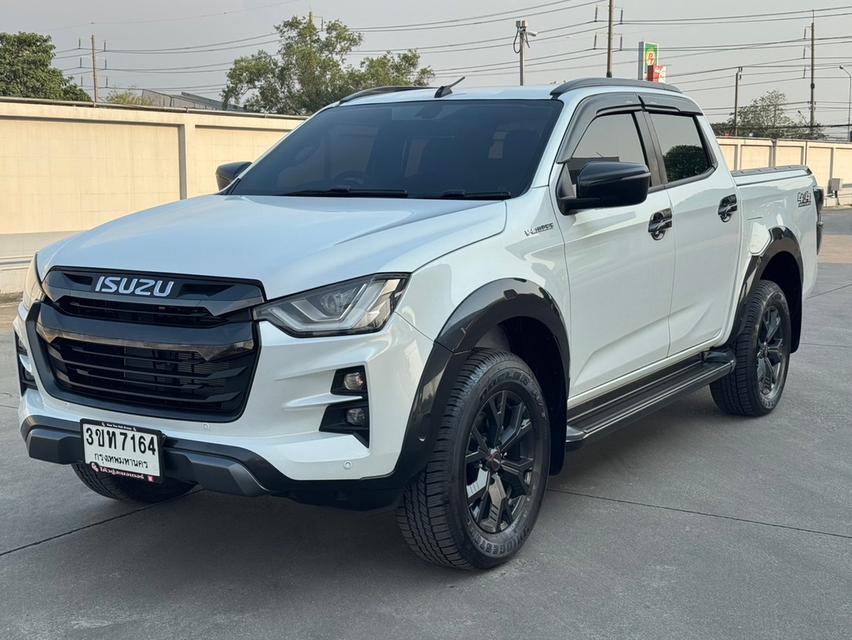 Isuzu D-Max Cab4 V-Cross 4WD เครื่อง 3.0 ปี 2022 ตัวTop สุด M Senser รอบคัน เกียร์ออโต้ 