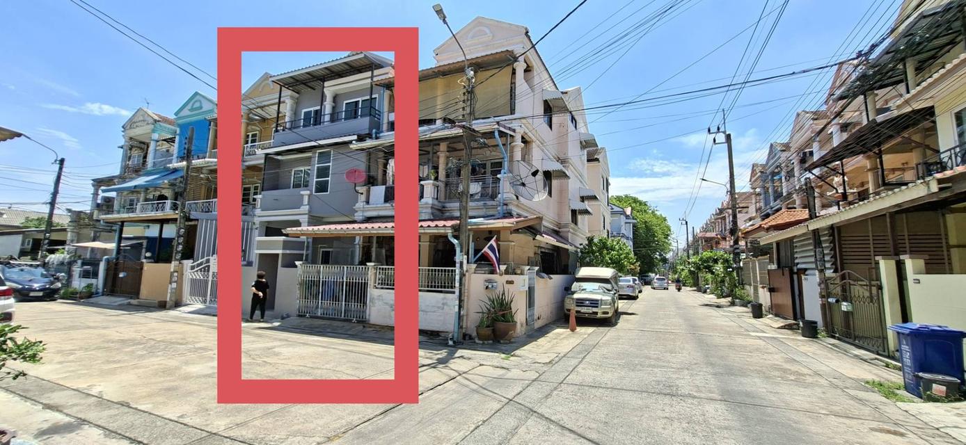 ขายทาวน์โฮม 3 ชั้น นวมินทร์ 111 แยก 1 หมู่บ้านกรุงทอง 5 รีโนเวทใหม่ทั้งหลัง พร้อมอยู่ ฟรีค่าโอน! 3