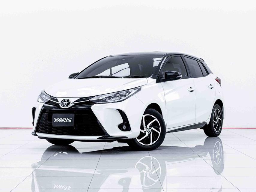 6B605 TOYOTA YARIS, 1.2 SPORT PREMIUM สีขาว-ดำ เกียร์ AT  ปี 2020ทะเบียน จง5150 ชลบุรีเลขไมล์  117,823กม. ราคา 349,000 บาท