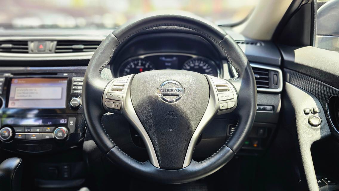 ขายรถ nissan X-Trail 2.5V 4WD ปี 2015 สีดำ เกียร์ออโต้ รูปที่ 10