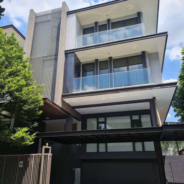 ขายบ้านเดี่ยว Luxury Urban Home  3 ชั้น  Extra Basement พร้อมลิฟท์ 1