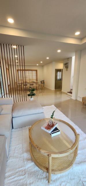 ขายด่วนบ้านเดี่ยว 2 ชั้น เนื้อที่ 108 วา หมู่บ้าน The Grand วงแหวนประชาอุทิศ ใกล้เซนทร้ลพระราม 2 ขายพร้อมเฟอร์นิเจอร์ บ้านพร้อมอยู่