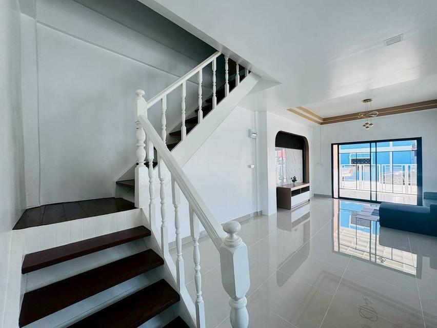 หมู่บ้านธารทอง2  ซอยวัดลาดปลาดุก ทาวน์เฮาส์ 2 ชั้นหลังมุมถนนเมน ห่างจากปากซอยวัดลาดปลาดุกเพียง 1 กม. 11