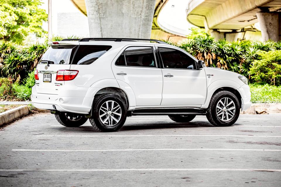 TOYOTA FORTUNER 3.0V 4WD สีเทา เกียร์ออโต้ ปี 2011