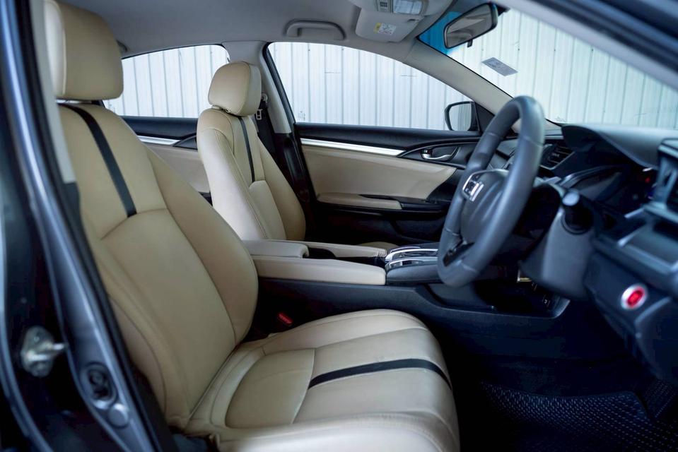 Homda Civic 1.8E ปี16 11