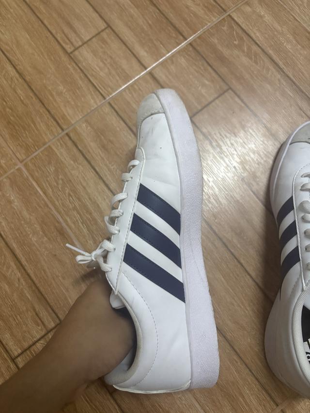 รองเท้าAdidas มือหนึ่ง