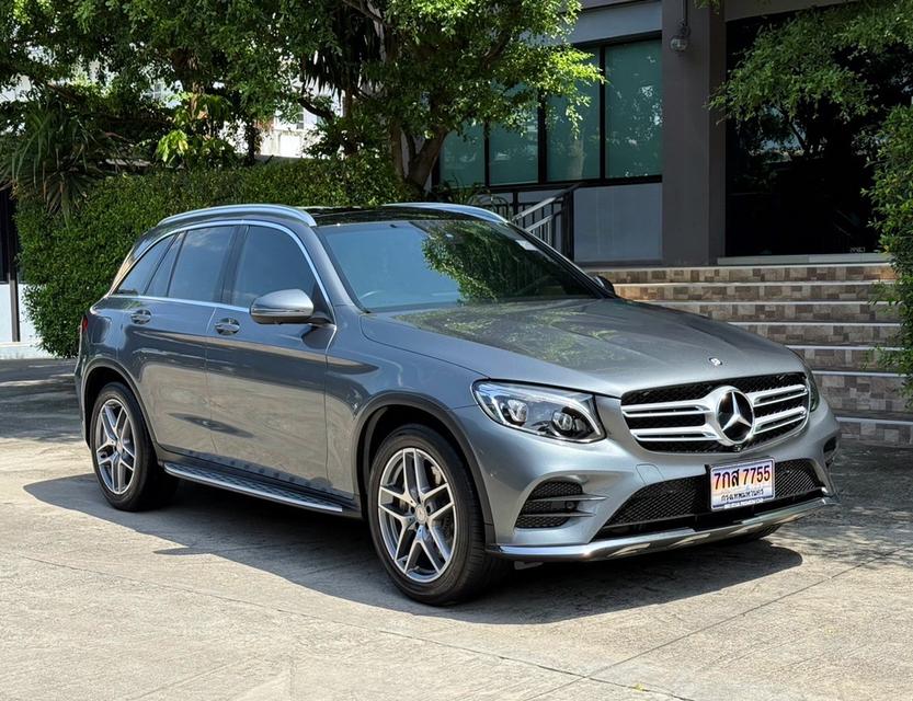 2017 BENZ GLC 250D AMG รถมือเดียวออกป้ายแดง รถวิ่งน้อย เข้าศูนย์ทุกระยะ ไม่เคยมีอุบัติเหตุครับ