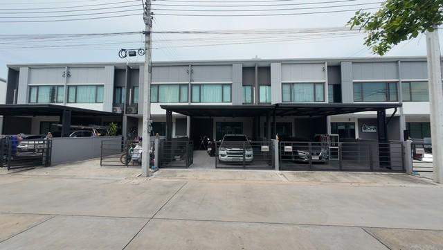 ใกล้รถไฟฟ้าสายสีชมพู พร้อมทางด่วนฉลองรัช พลีโน่ รามอินทรา จตุโชติ ทาวน์เฮาส์ 3 นอน 2 น้ำ หน้ากว้าง 5.2 เมตร สามารถจอดรถไ 1