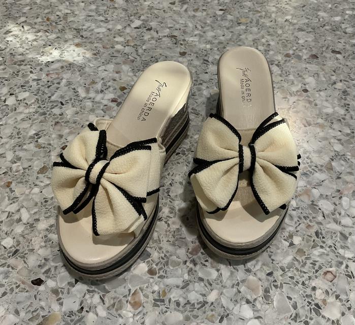 รองเท้ามือ2, รองเท้าส้นตึก