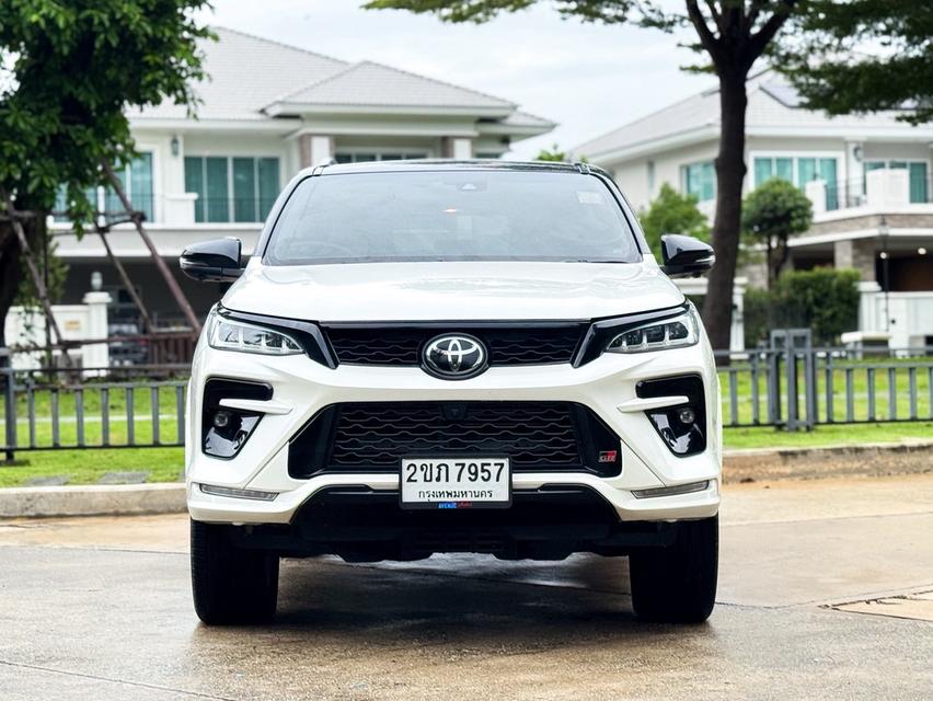 (แจ้งรหัสรถ AVA7357) 💥⭐️ Toyota Fortuner 2.8 GR Sport AT 4WD Black Top ปี 2022 รูปย่อยที่ 2