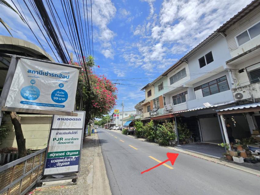 ขายอาคารพาณิขย์ รามอินทรา 58 ใกล้โรงพยาบาลสินแพทย์ และแฟชั่นไอส์แลนด์ รีโนเวทใหม่ พร้อมอยู่ 22 ตรว 3 ชั้น 2