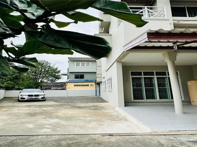 PB5862ขายและให้เช่า ทาวน์โฮม 2.5 ชั้น ซอยสวนสยาม ซอยเสรีไทย 81/2 หมู่บ้าน เกษราคลาสสิคโฮม ใกล้ มอเตอร์เวย์ 2