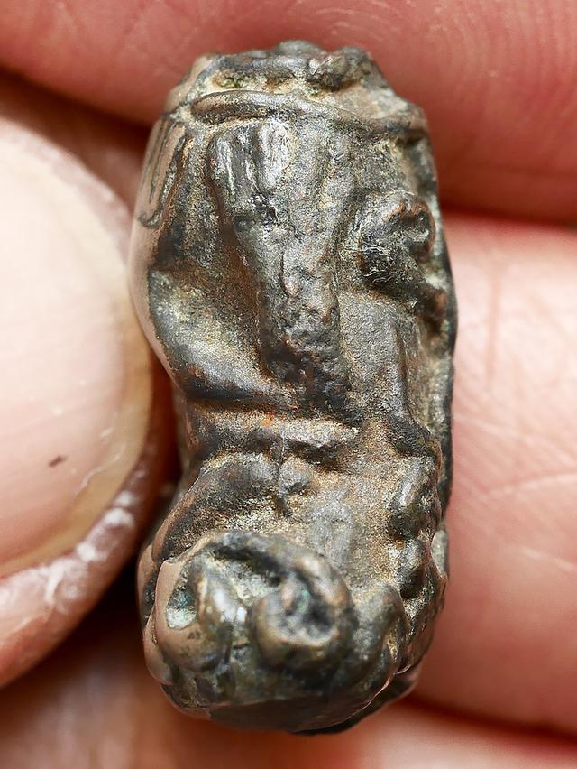 พระปิดตายันต์ยุ่ง หลวงปู่เอี่ยมวัดหนัง เนื้อสำริดเงิน....เก่าๆ 8