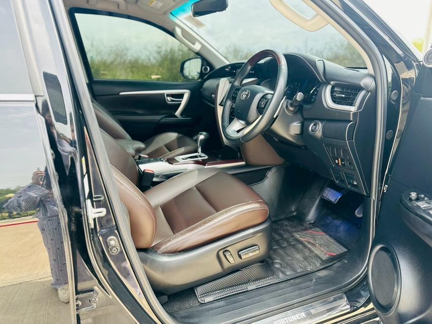 ขายด่วน! # TOYOTA FORTUNER 2.4V 2WD ปี 2019 สีดำ สภาพเยี่ยม ไมล์แท้ เช็คศูนย์ครบ รับประกันหลังการขาย 2 ปี หรือ 30,000 กม. 🚗 ราคา 769,000 บาท 💥 ออกร รูปที่ 10