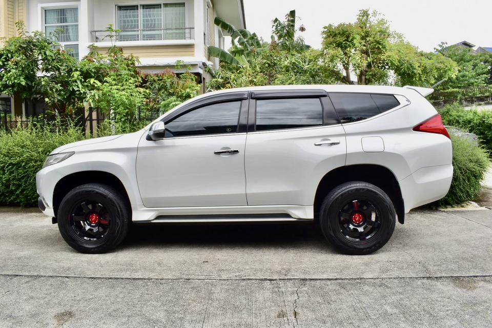 Mitsubishi pajero 2.4 GLS auto  9