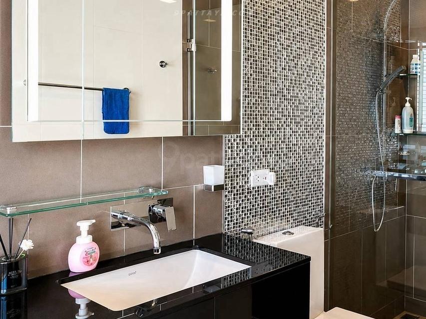 For Rent — 2-Bedroom Condo at Zire Wongamat PattayaSpacious condo for rent at Zire Wongamat Pattaya, located in Building B with city view. 9