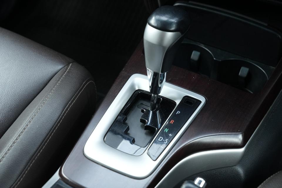 2016 TOYOTA FORTUNER 2.4 V 4WD SUV สีขาว ไมล์ 165303 กม. 9