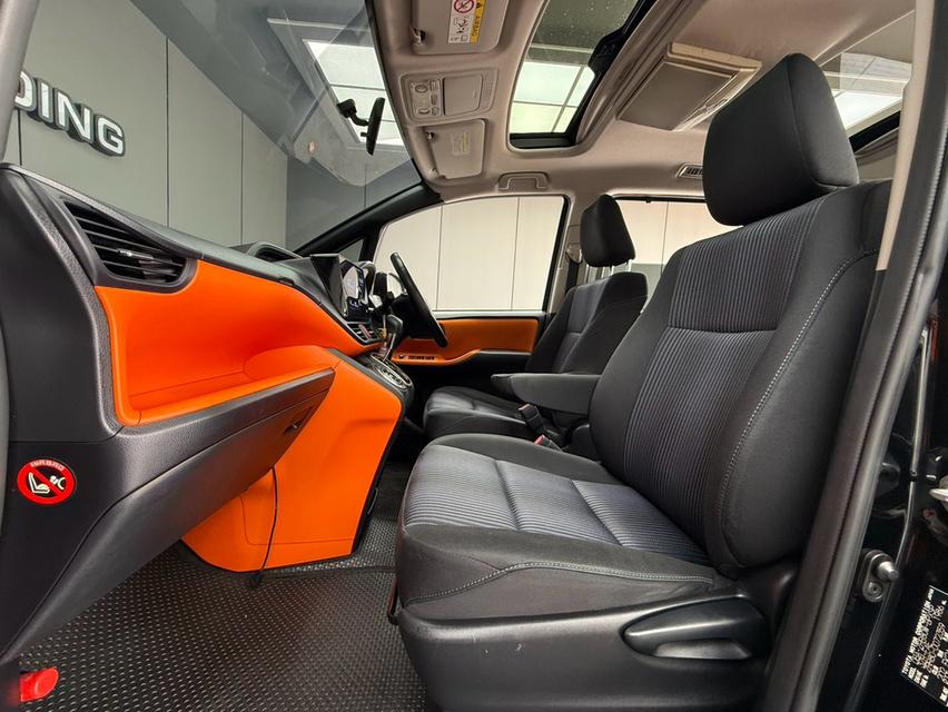 TOYOTA VOXY, 2.0 ZS  โฉม ปี14-ปัจจุบัน สีดำ ออโต้  เครื่องยนต์ 2.0 เบนซินล้วน ไม่เคยติดแก๊สมาก่อน รูปที่ 11