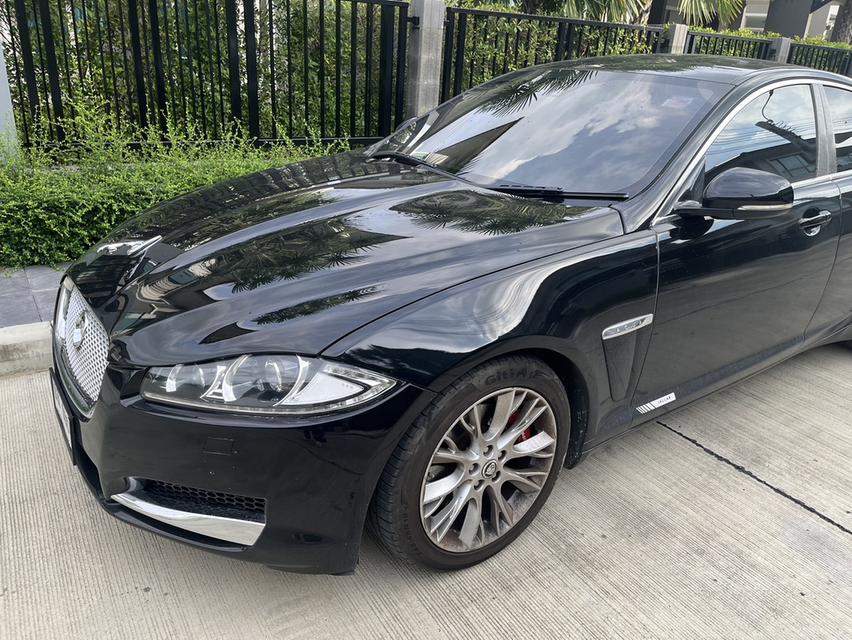 Jaguar สีดำ Xf 2.2 ปี 2012